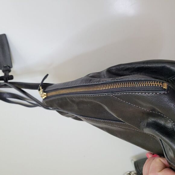 FOSSIL EXPANDABLE ZIP LEATHER BLACK TRIANGLE PURSE SHOULDER TRAVEL BAG - Picture 6 of 15